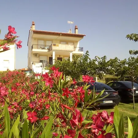 Georgia / Chris Haus Paralia Dionysiou